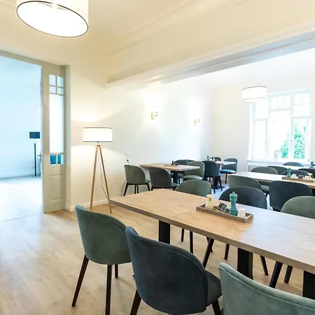 Am Haus 1 8