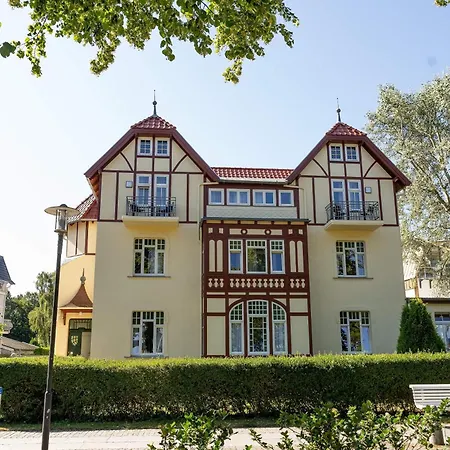 Am Haus 1 8